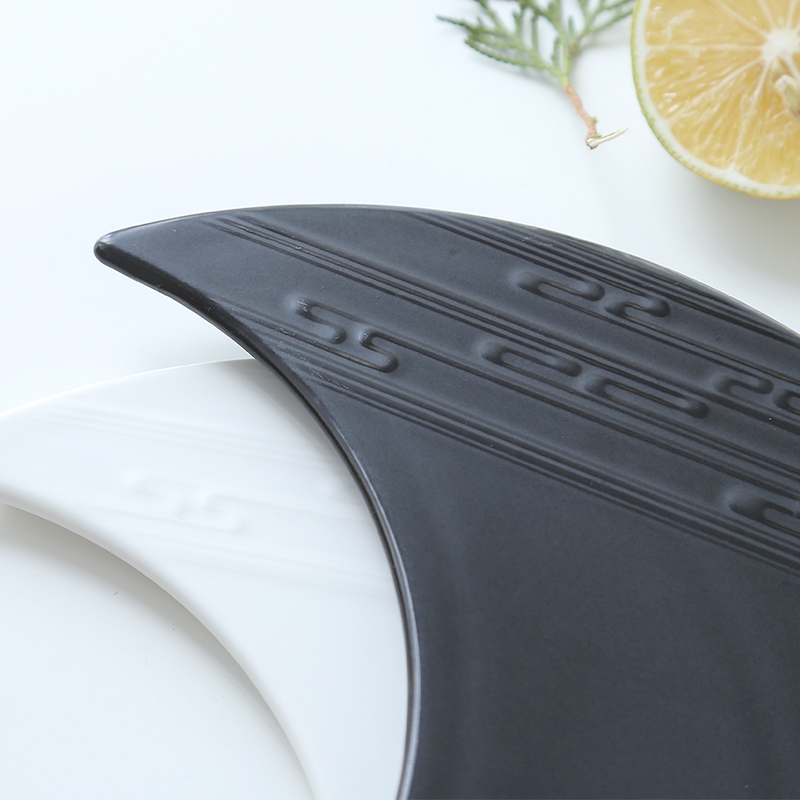 Creative Crescent Ceramic West - Food Snacks That Are Black ulasan dan harga
